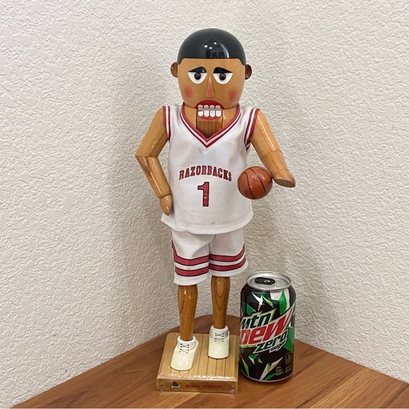 2002 STERLING & CAMILLE University Of Arkansas Razorbacks Basketball Nutcracker - Picture 2 of 15